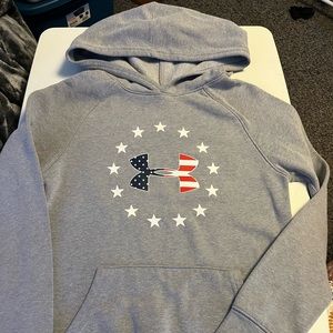 Youth medium hoodie. Under Armour Coldgear
